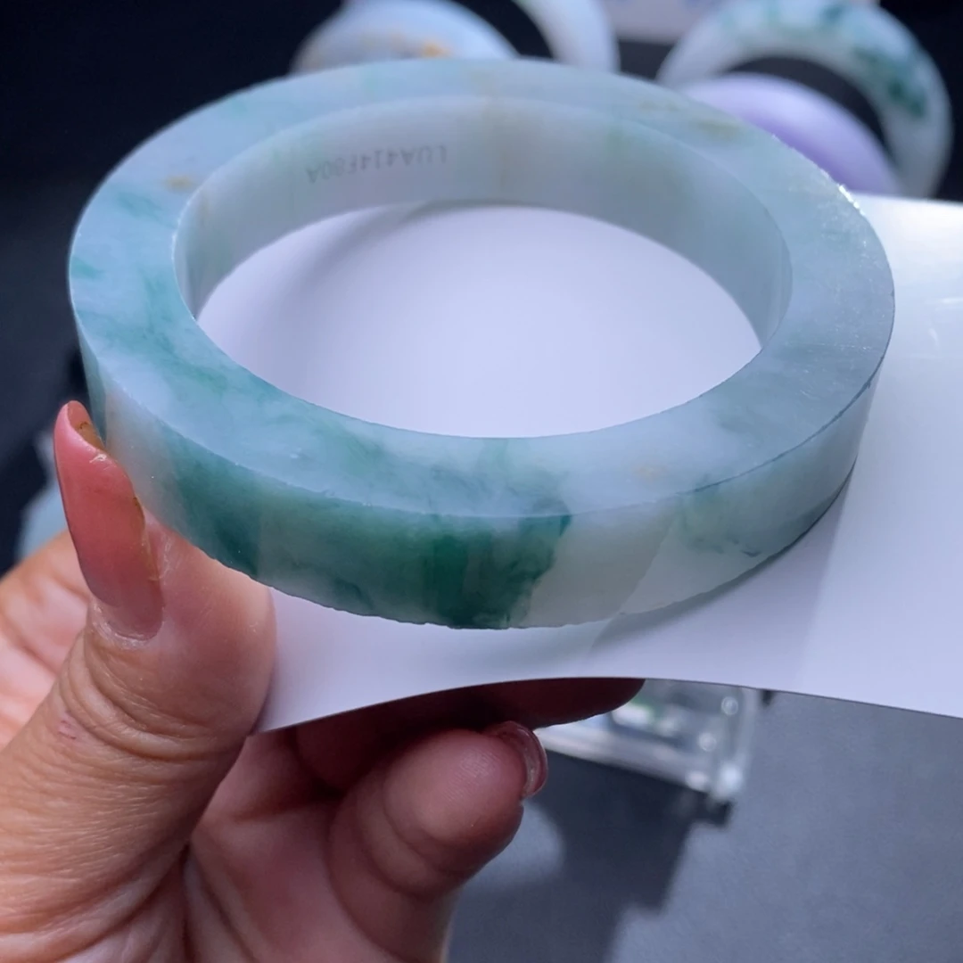 定制翡翠未镶嵌翡翠手镯