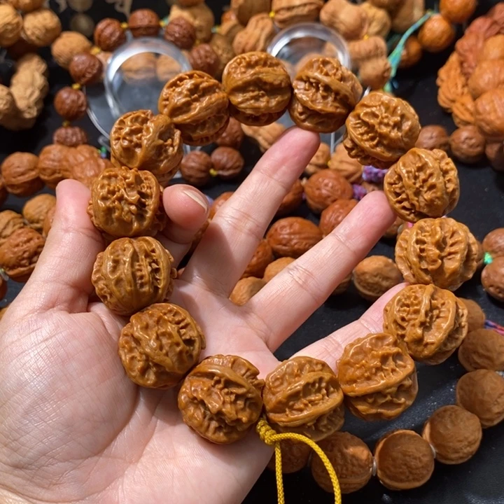 M***孔文玩核桃吊坠八棱