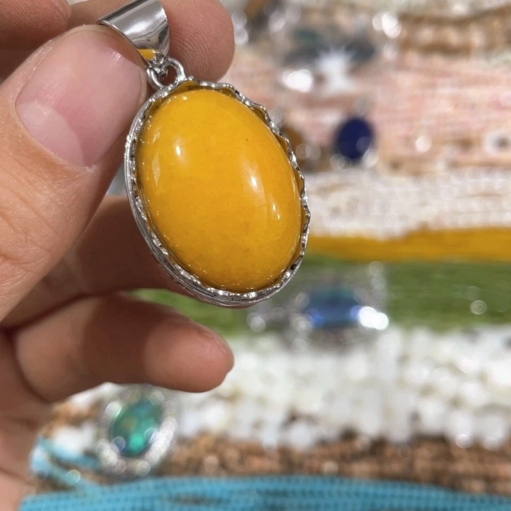 贝壳非金属一个黄色吊坠