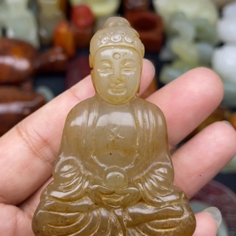 蛇纹石玉未镶嵌颈饰4