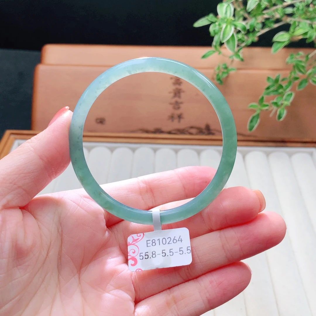 未镶嵌手镯（圆镯）翡翠