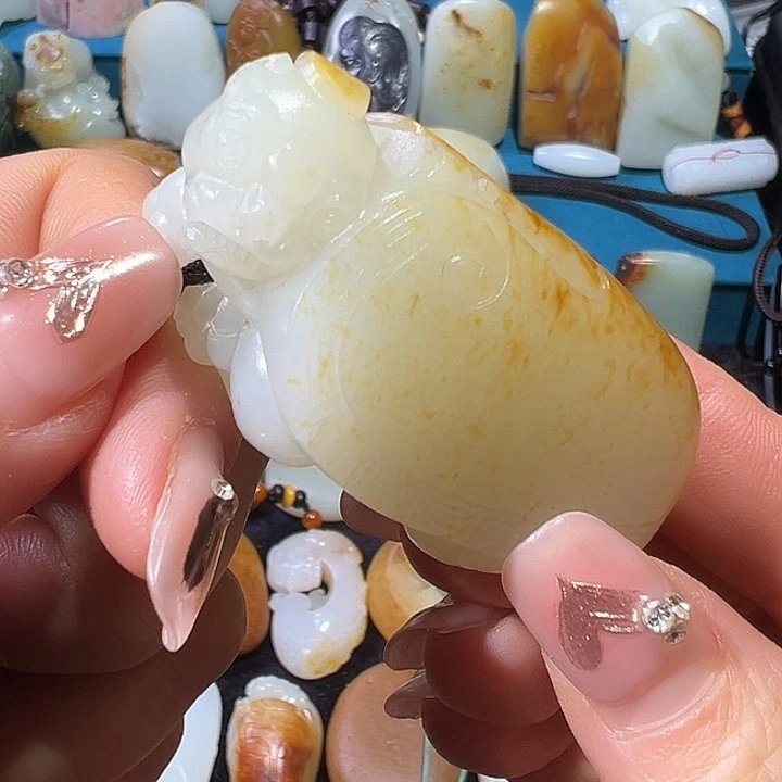 和田玉未镶嵌把件