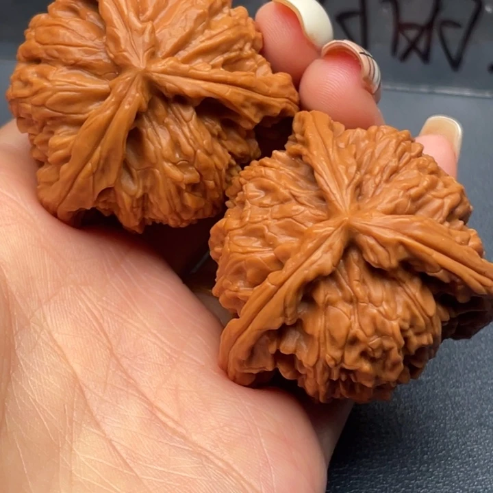 ****生文玩核桃吊坠白狮子