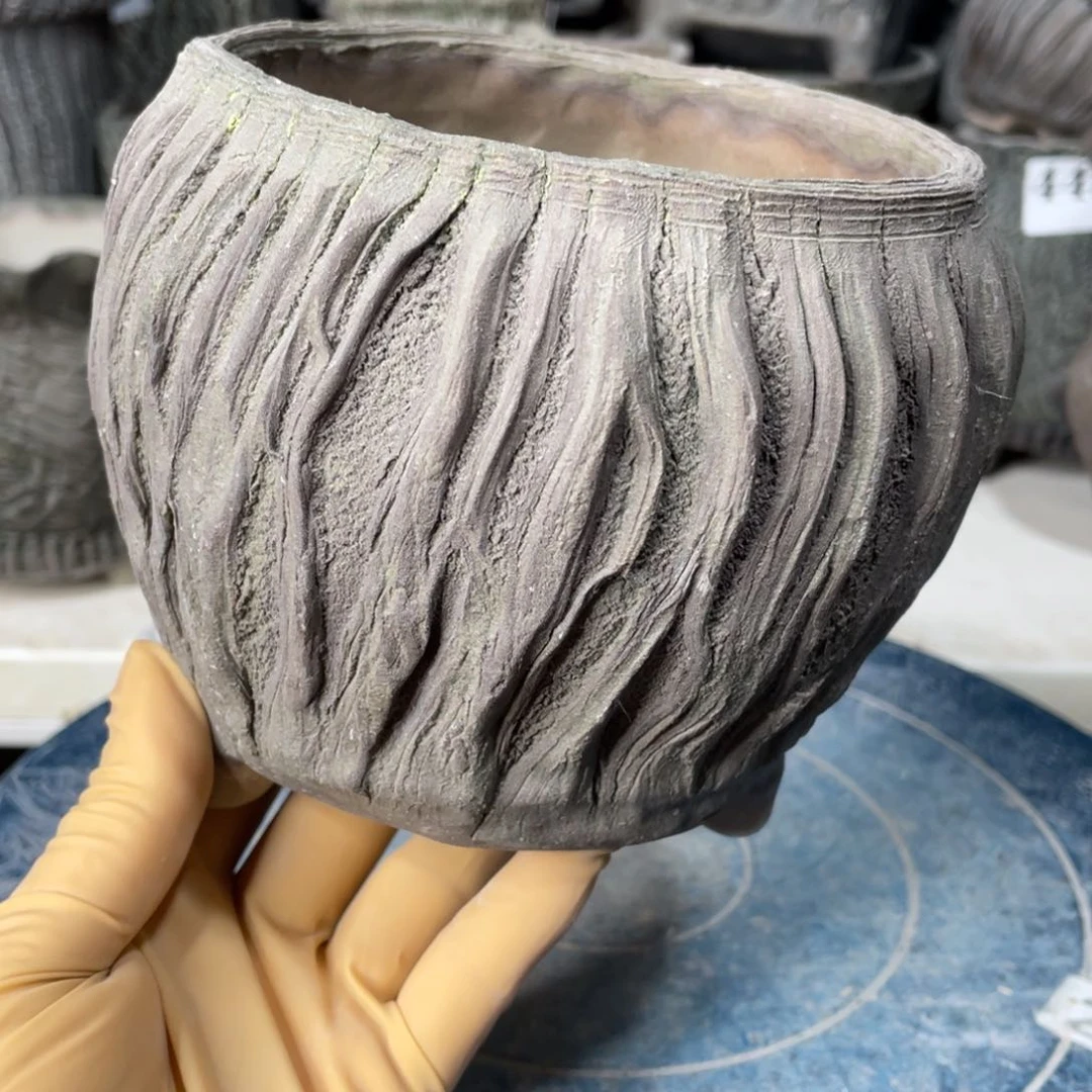 红陶微瑕的脸上有一