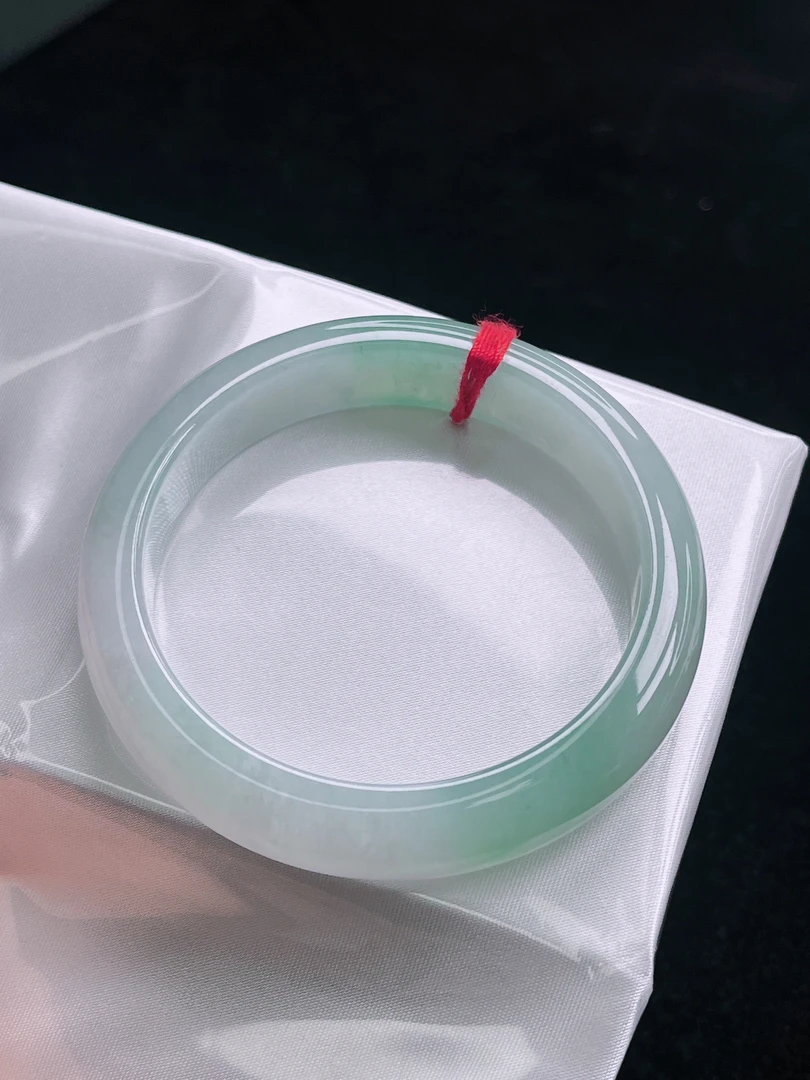 天然缅甸翡翠A货玉手镯 冰飘绿正圈55.2圈