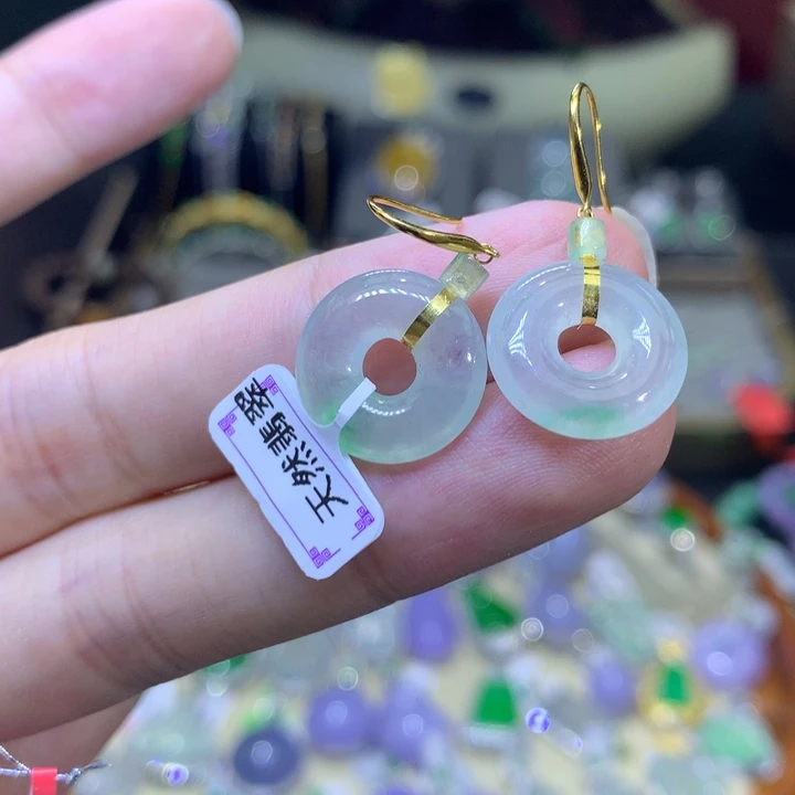 颈饰18K金镶嵌翡翠