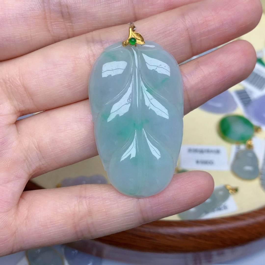 颈饰18K金镶嵌翡翠