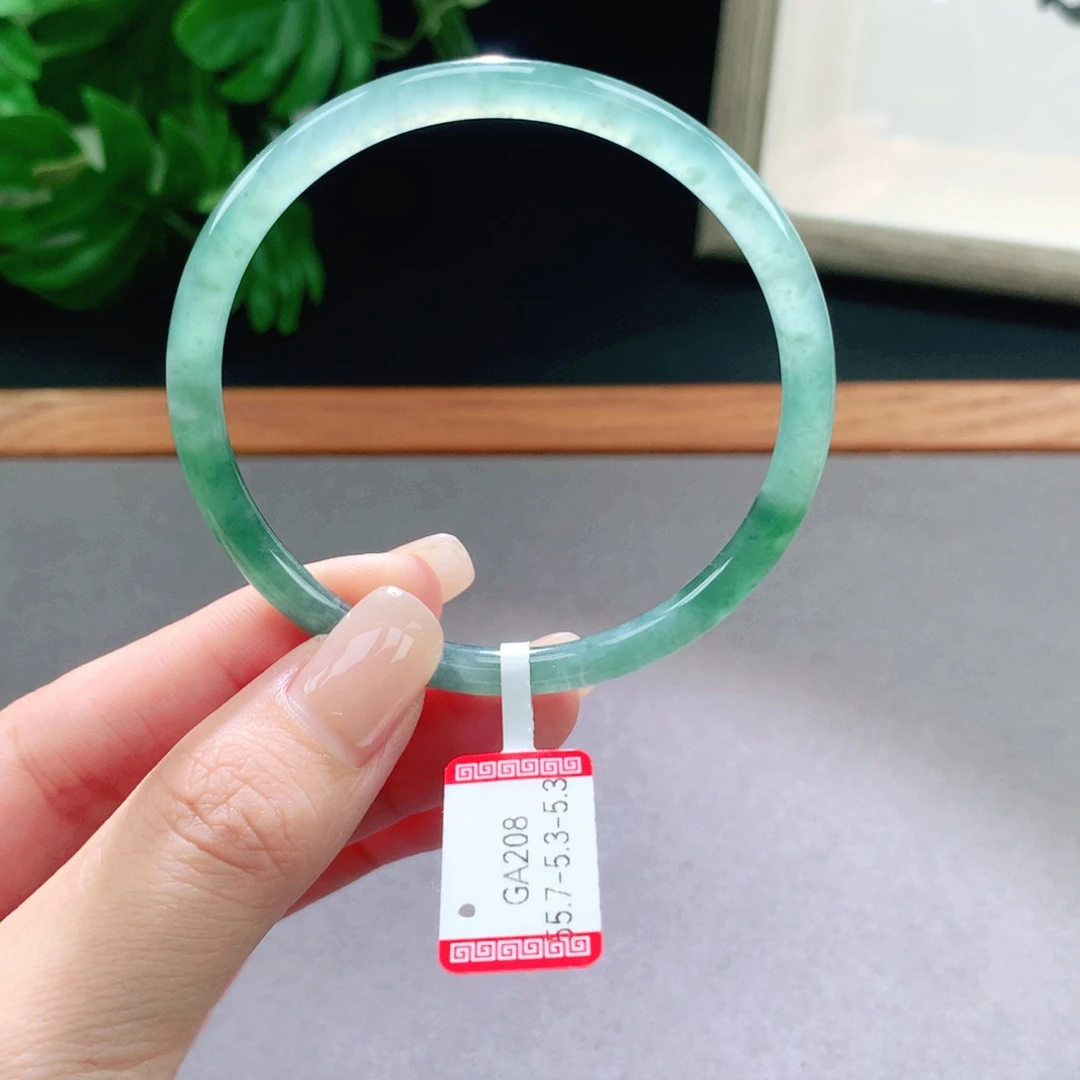 翡翠手镯未镶嵌天然翡翠