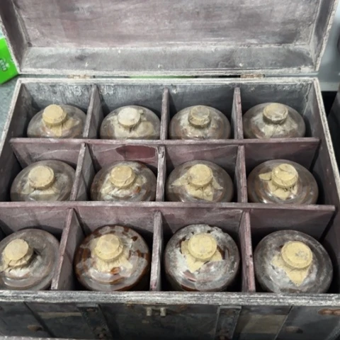 盘子瓶子手工手绘