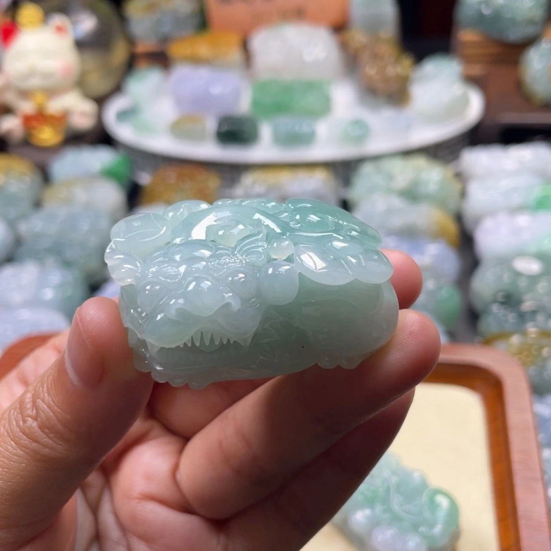 好***生翡翠未镶嵌颈饰貔貅