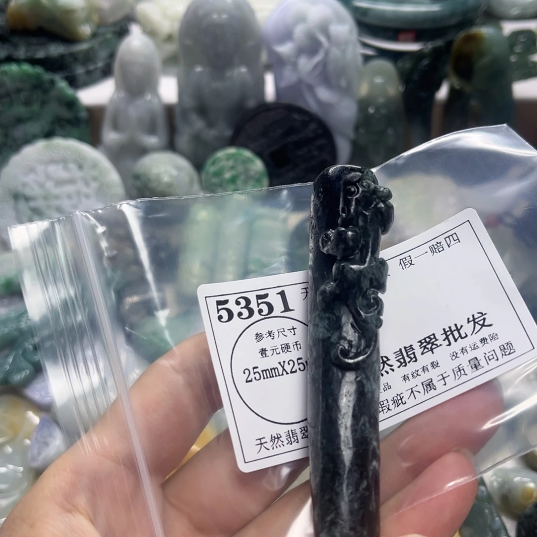 翡翠未镶嵌颈饰5351