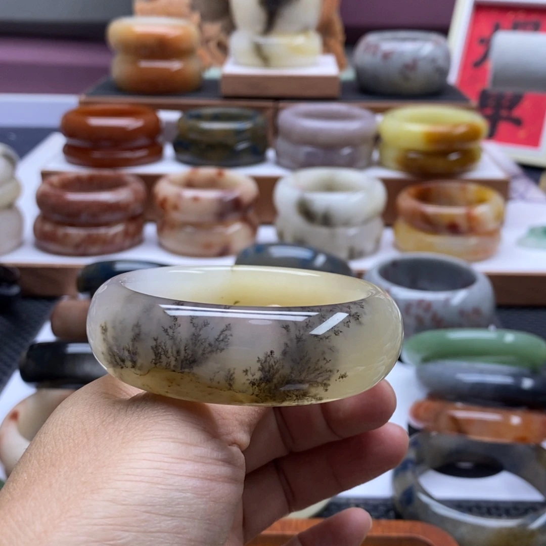 石英质玉手镯未镶嵌涂*