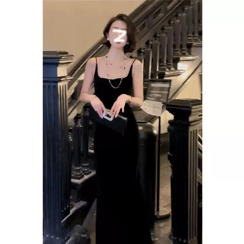 法式黑色金丝绒吊带连衣裙女秋冬高级感收腰显瘦气质长裙