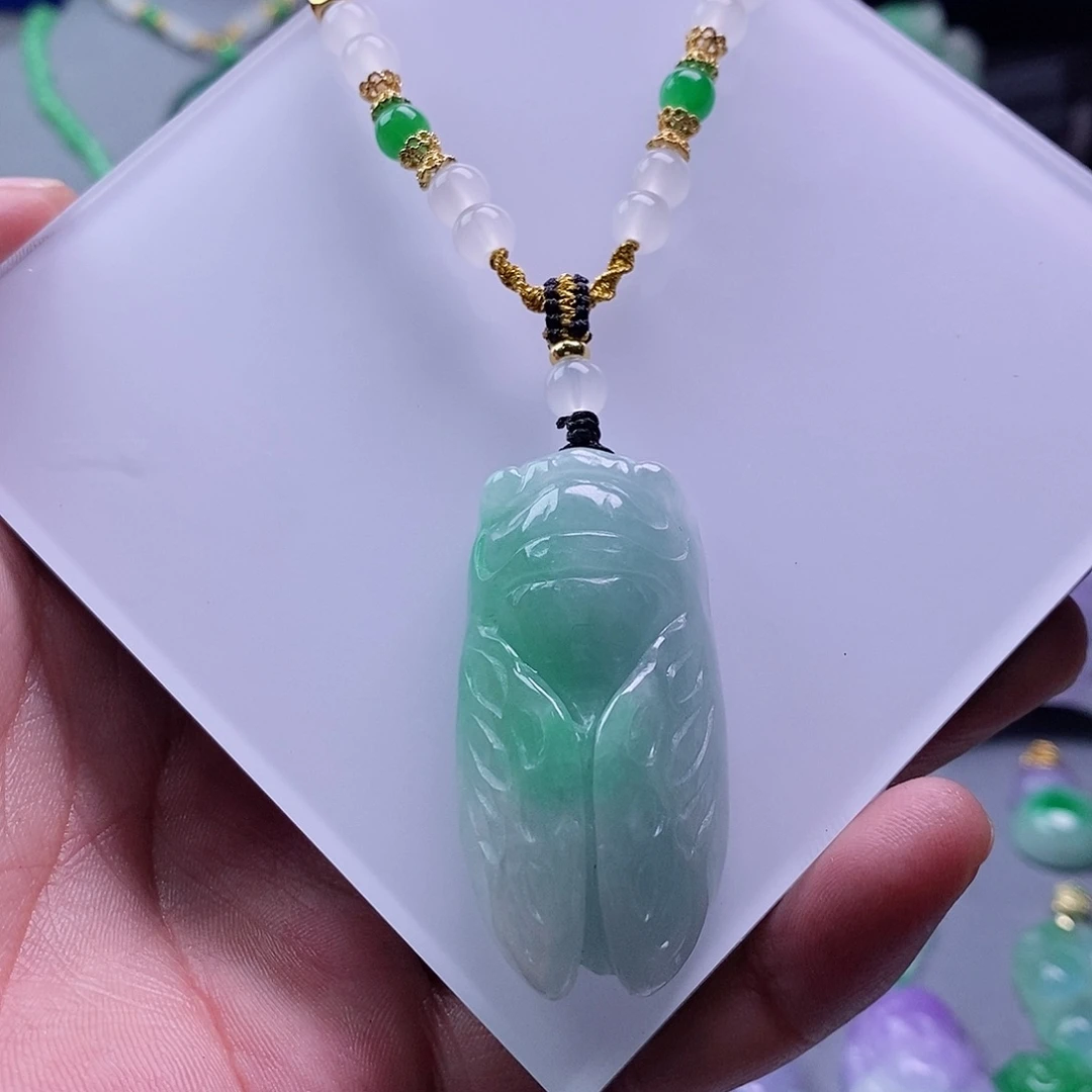 翡翠未镶嵌吊坠(赠链)