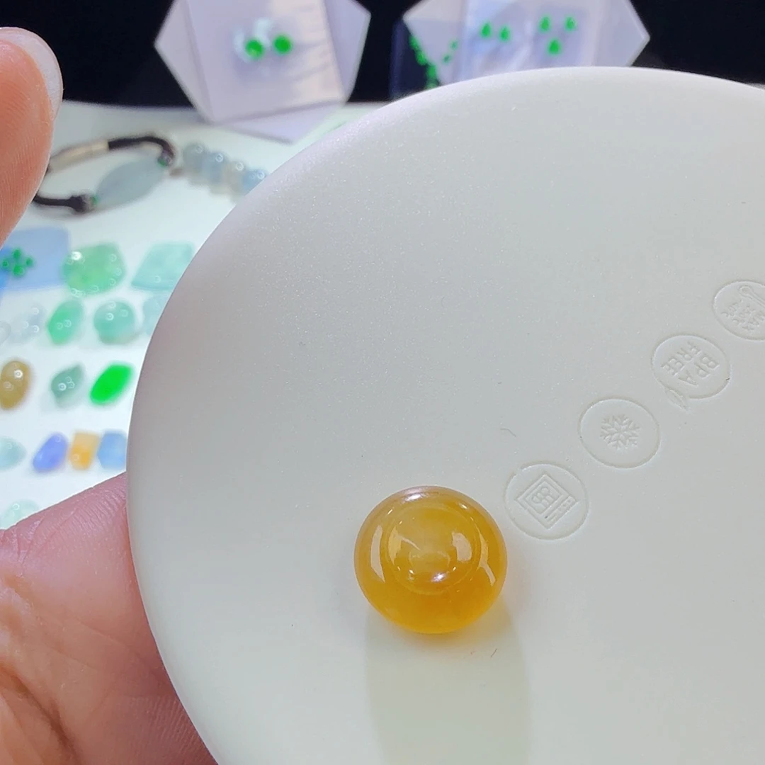 翡翠裸石冰黄翡扣子