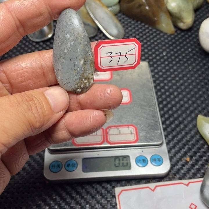 颈饰未镶嵌和田玉375