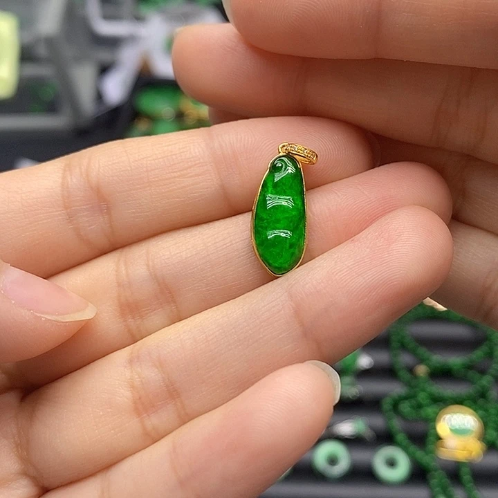 翡翠颈饰18K金镶嵌天然翡翠