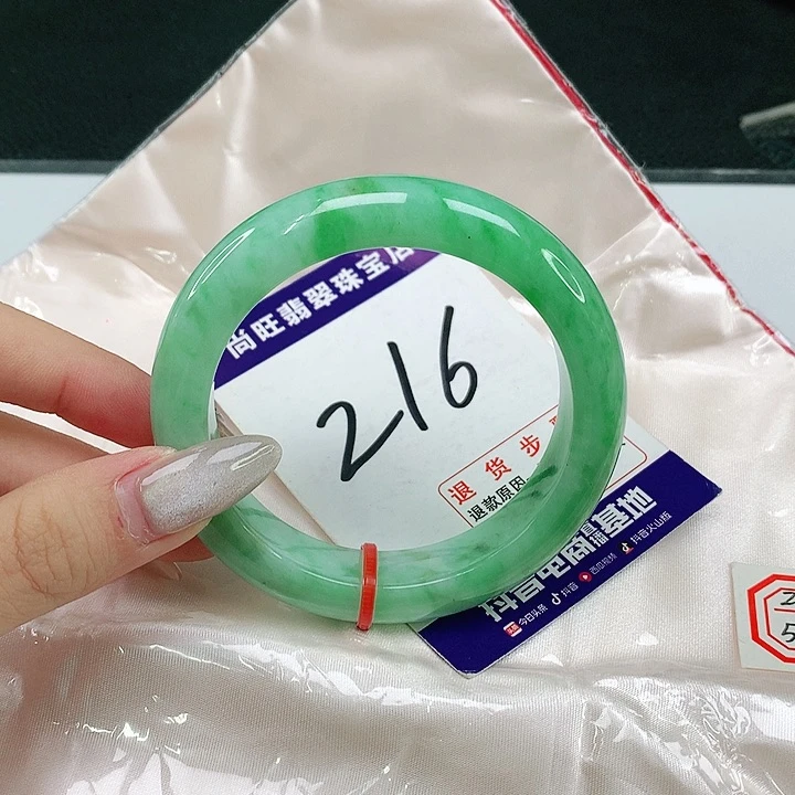 翡翠手镯未镶嵌翡翠12