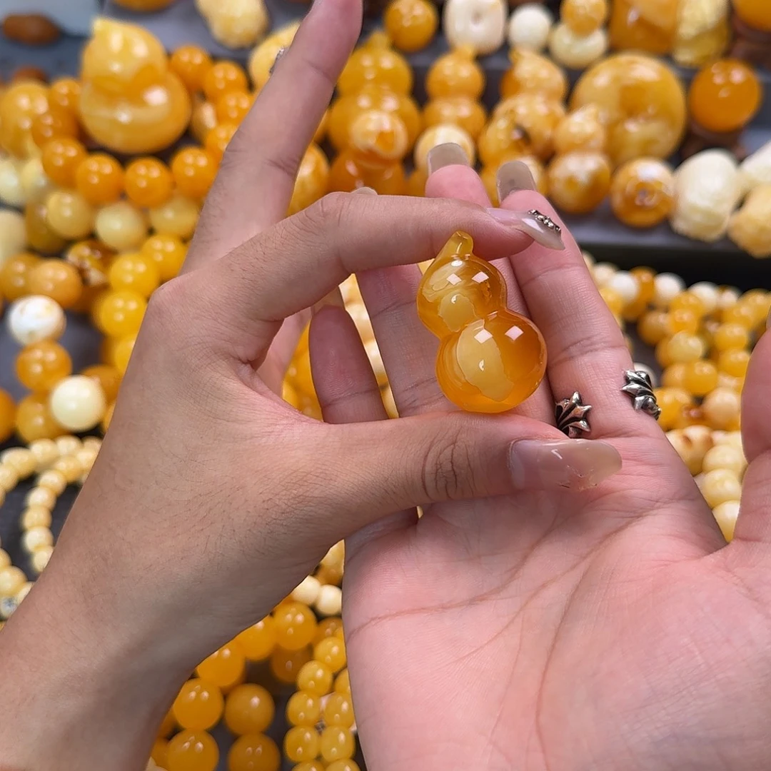 蜜蜡未镶嵌珠宝奇石