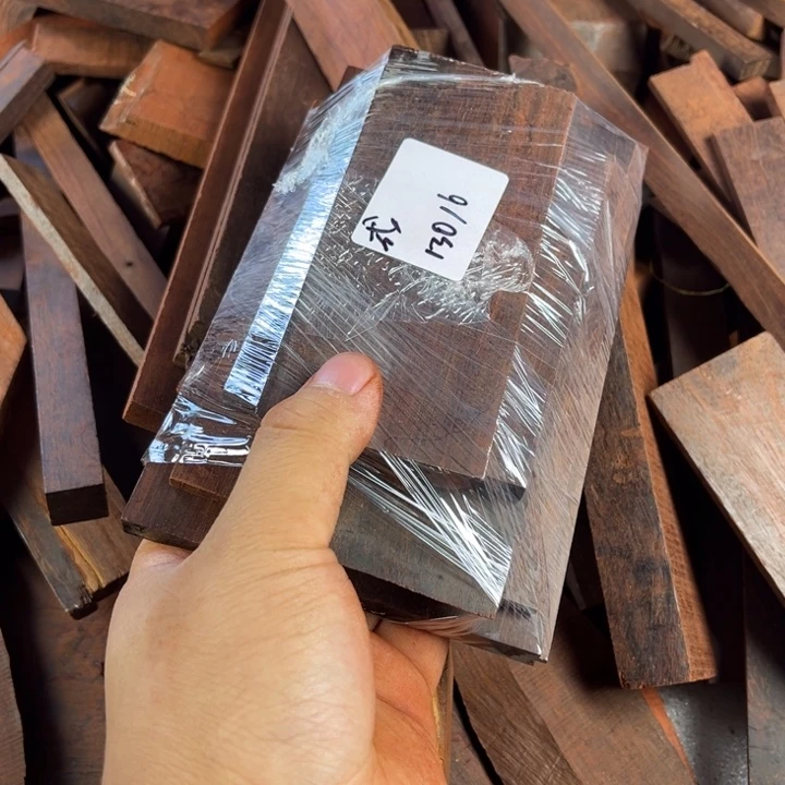 成***檀香紫檀（小叶紫檀）