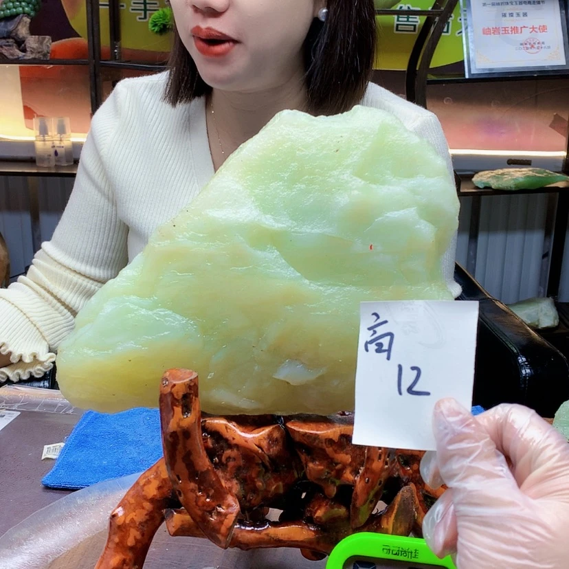 【闪购商品】未镶嵌蛇纹石玉原石蔚**空