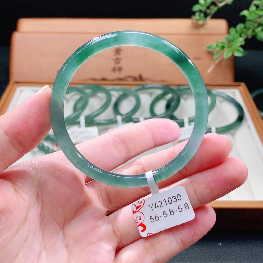 未镶嵌手镯（圆镯）翡翠