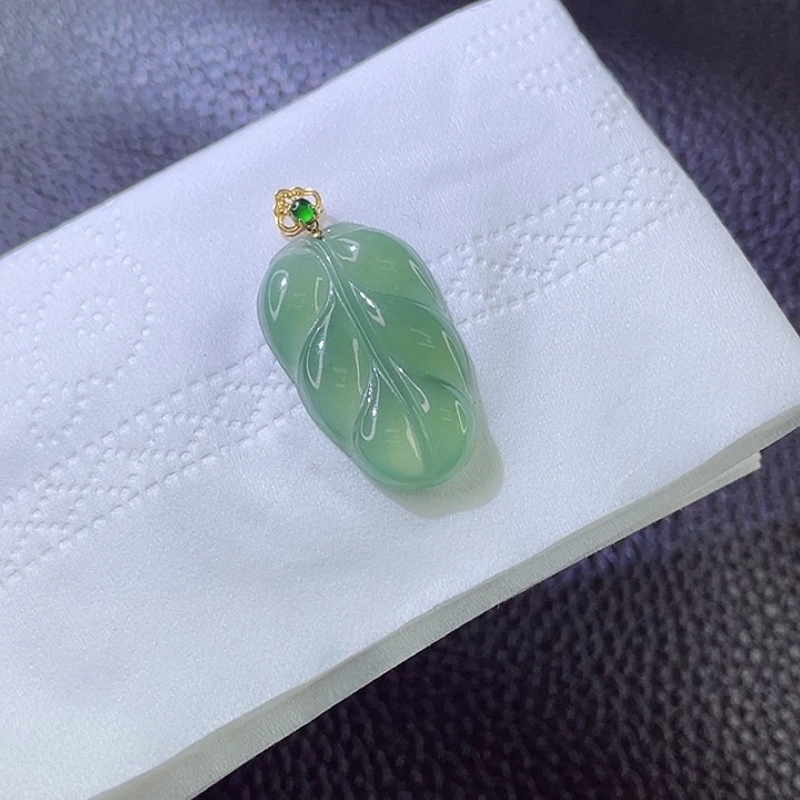 翡翠颈饰18K金镶嵌翡翠
