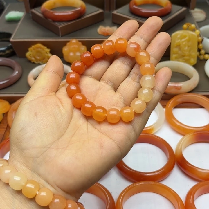 熊***妹石英质玉未镶嵌手镯