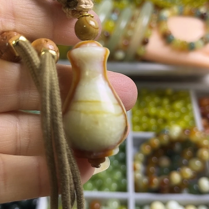 合金蛇纹石玉颈饰