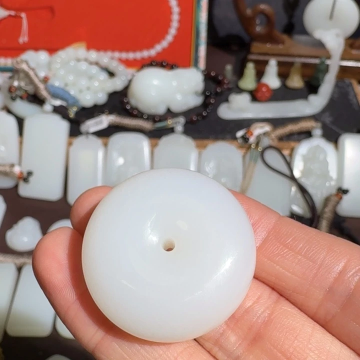 吾***总和田玉未镶嵌颈饰