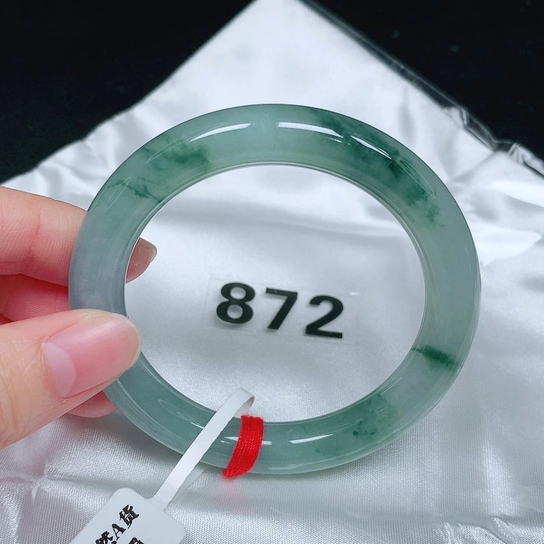 未镶嵌手镯（圆镯）翡翠