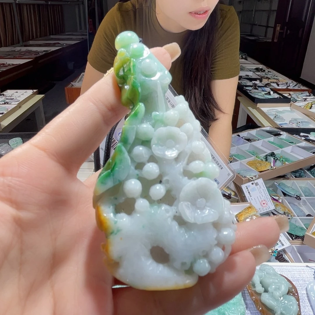 翡翠未镶嵌颈饰一