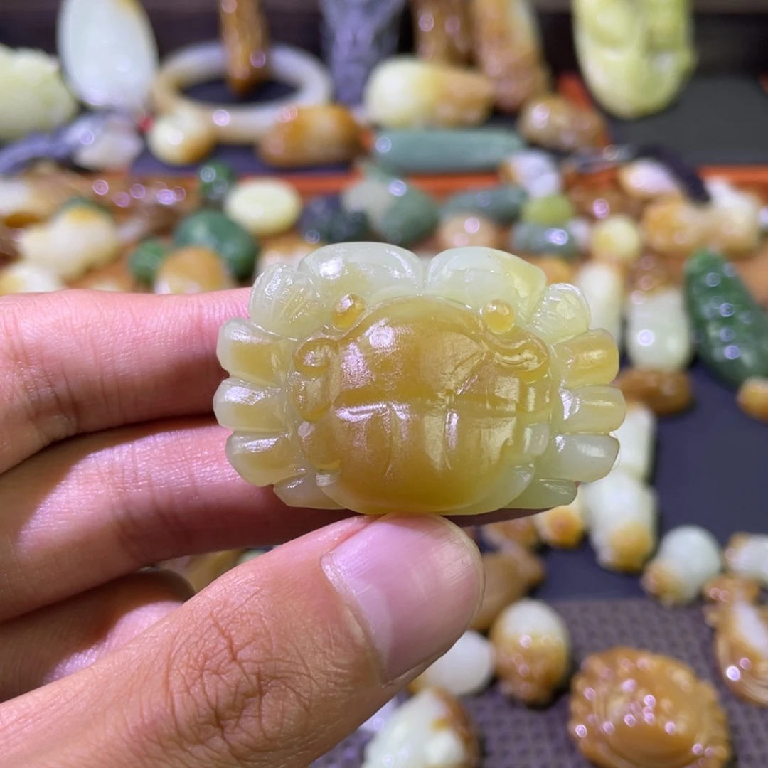 颈饰未镶嵌和田玉且末糖白螃蟹八方来财