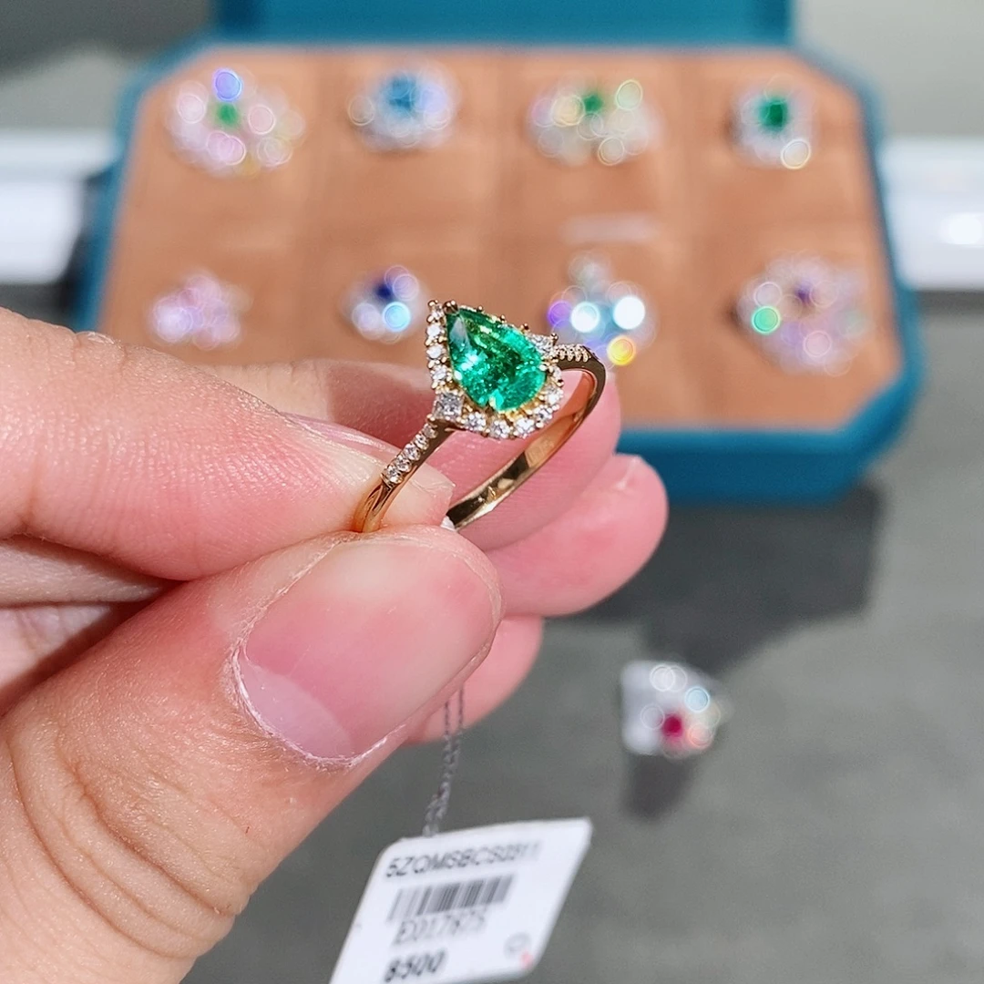 18K金镶嵌戒指祖母绿0.59ct