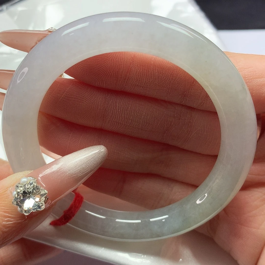 翡翠手镯未镶嵌55圈