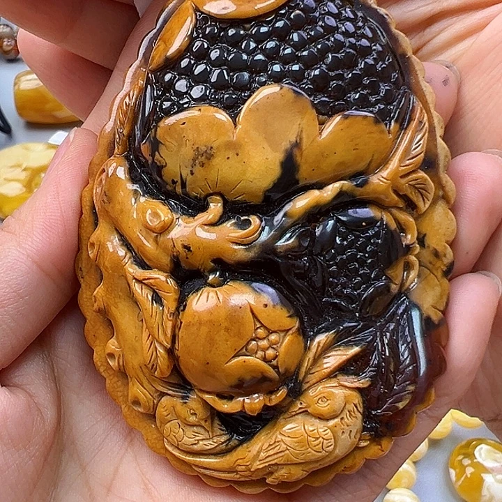 淡***远蜜蜡未镶嵌珠宝奇石