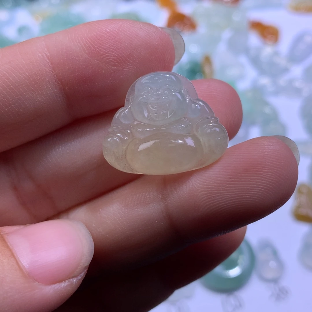 翡翠未镶嵌颈饰佛