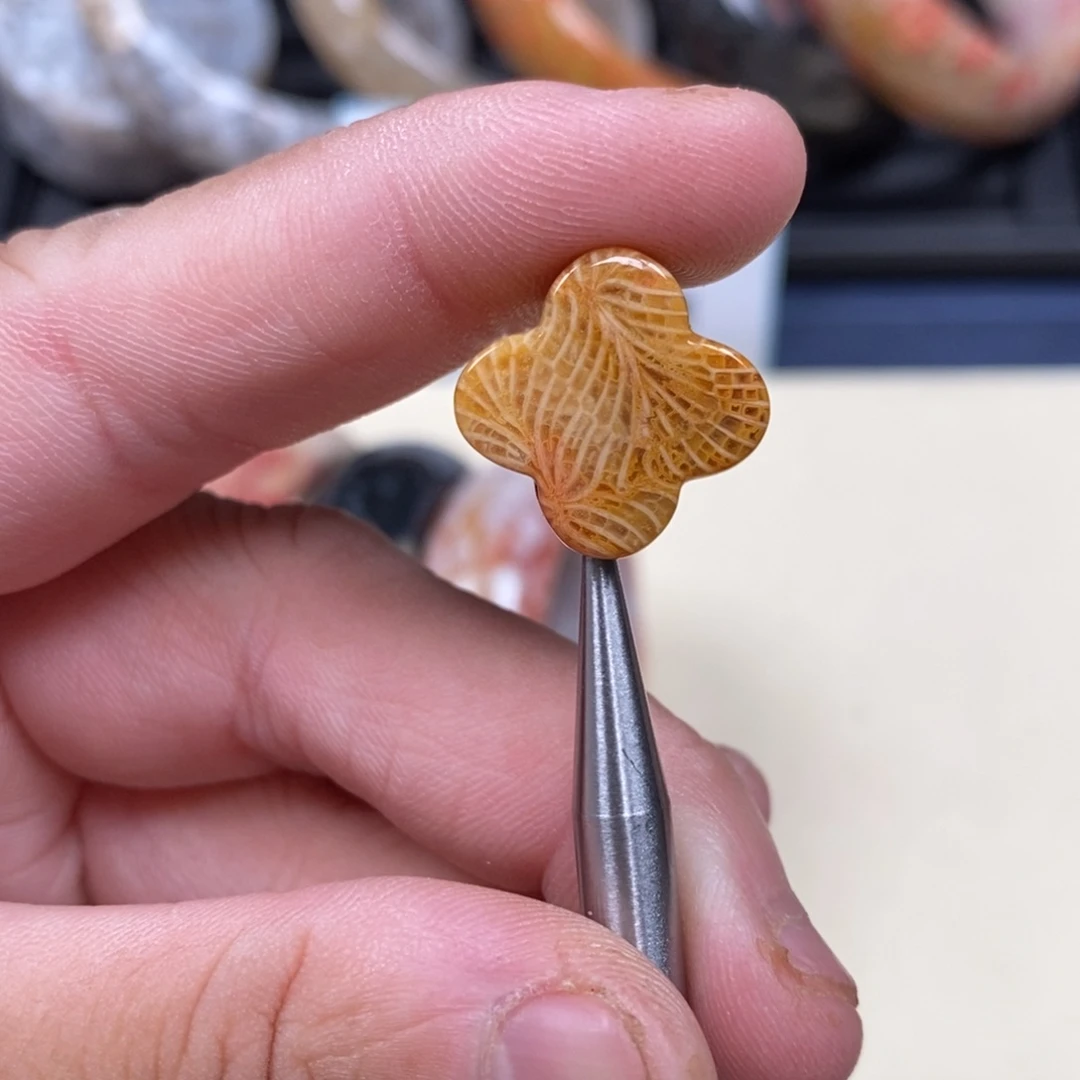 硅化玉未镶嵌吊坠