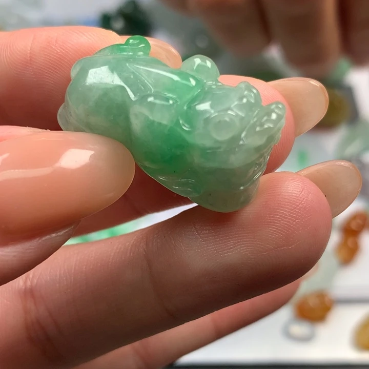 翡翠未镶嵌颈饰琪*翡翠
