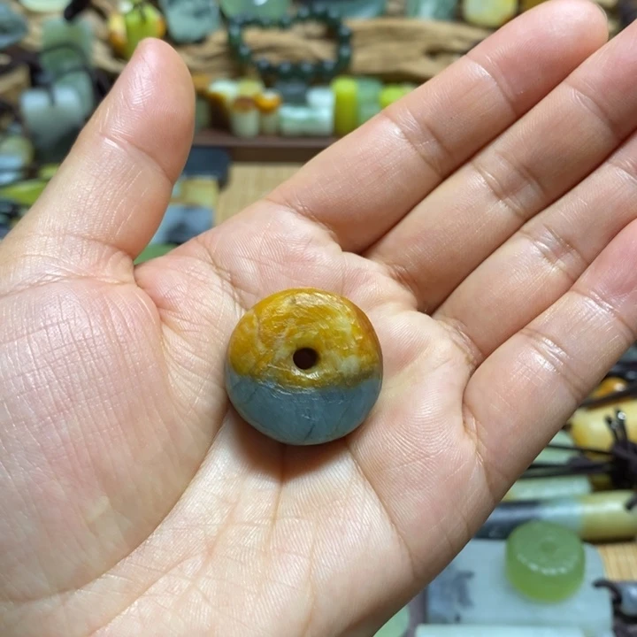 蛇纹石玉未镶嵌挂件刘*团