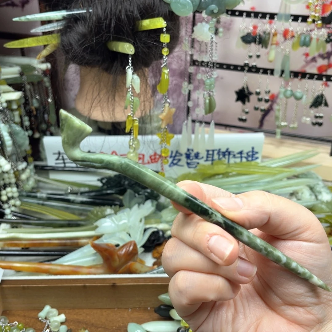 岫玉未镶嵌发饰长度17厘米左右的，双面可戴