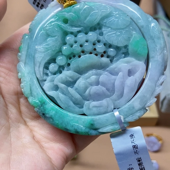 翡翠未镶嵌颈饰手镯