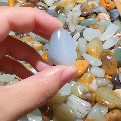 和田玉（糖玉）未镶嵌颈饰8.5克