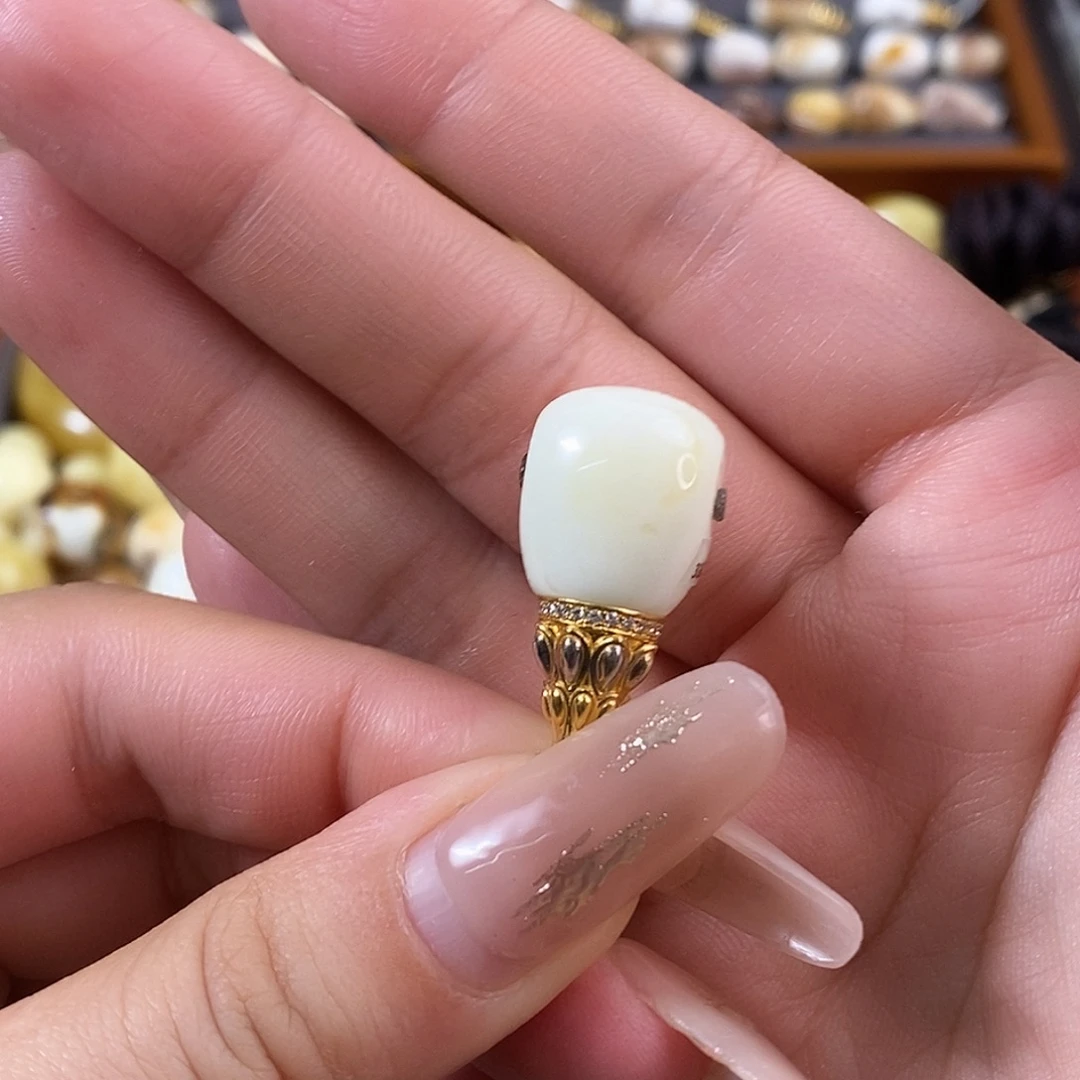 郑***学琥珀未镶嵌珠宝奇石琥珀蜜蜡13×12.8×26.5