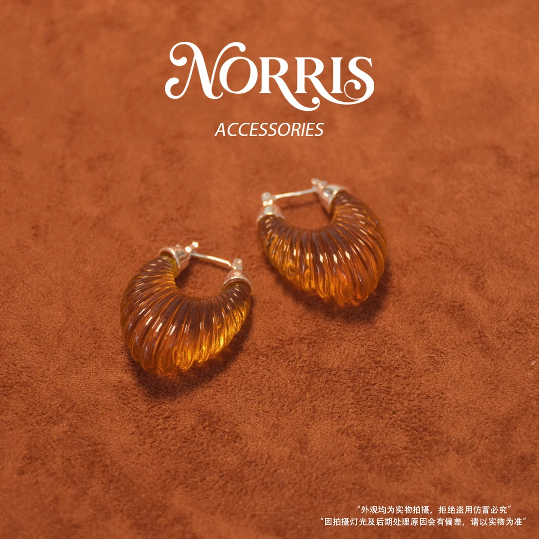 铜合金耳饰 Norris设计师款棕色焦格耳钉C7055