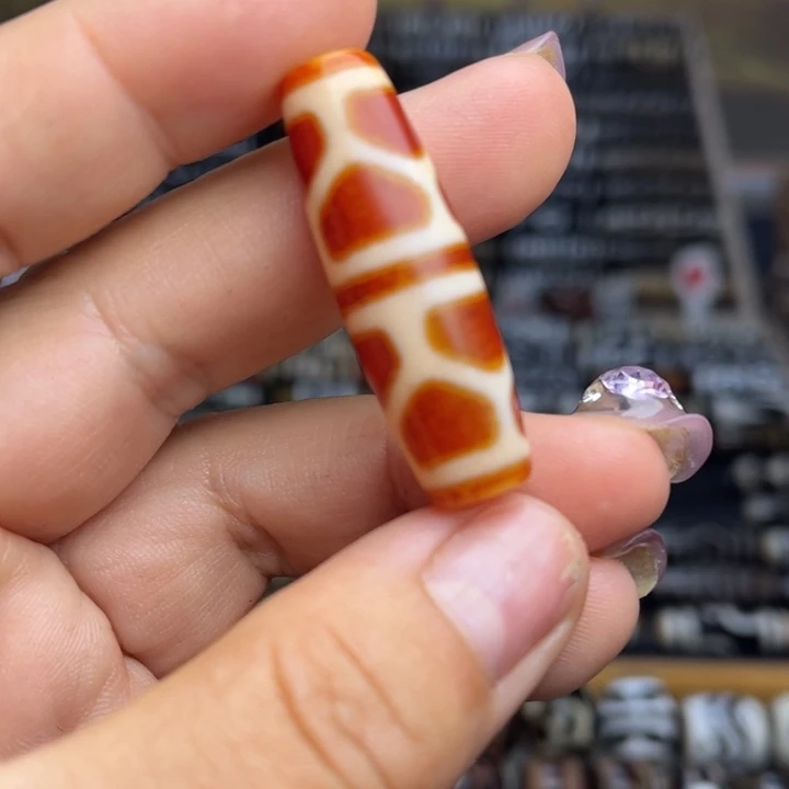 若***长玛瑙/玉髓（覆膜）未镶嵌颈饰