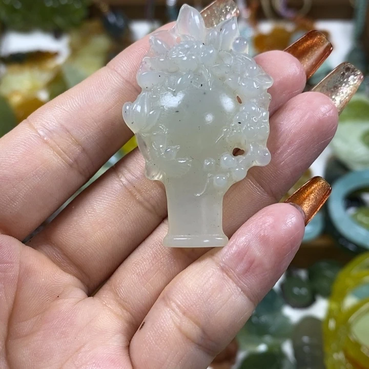 蛇纹石玉未镶嵌吊坠