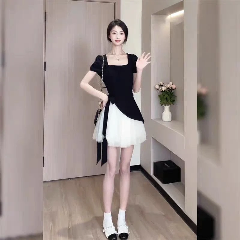 【莎莎】2025夏季撞色褶皱收腰设计感裙子女时尚显瘦连衣裙D1662