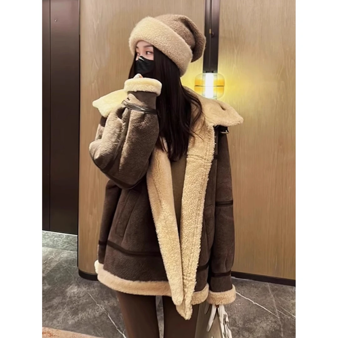 韩版复古羊羔绒皮毛一体外套女冬季新款保暖加厚连帽宽松洋气拼接