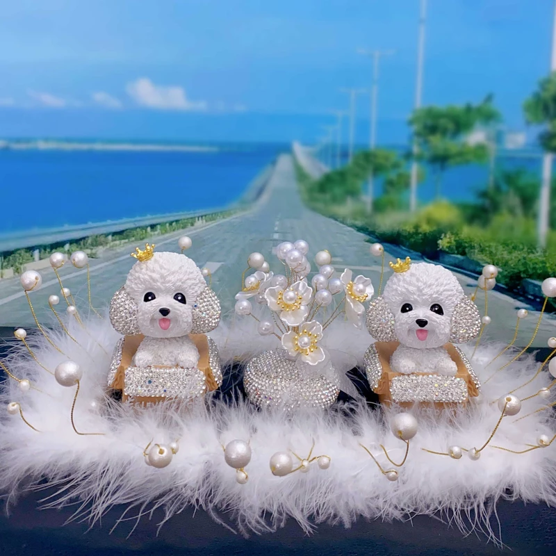 会摇头的狗狗高端车载摆件大气镶钻创意可爱汽车中控台高级感装饰